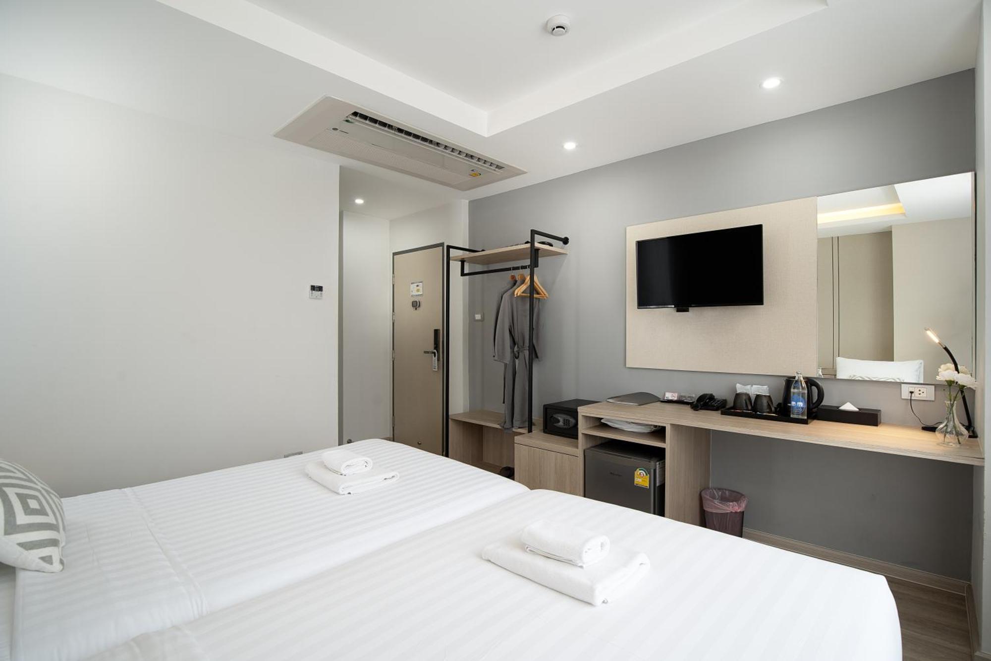 The Riski Hotel At Bangphlat Station Sha Bangkok Ngoại thất bức ảnh