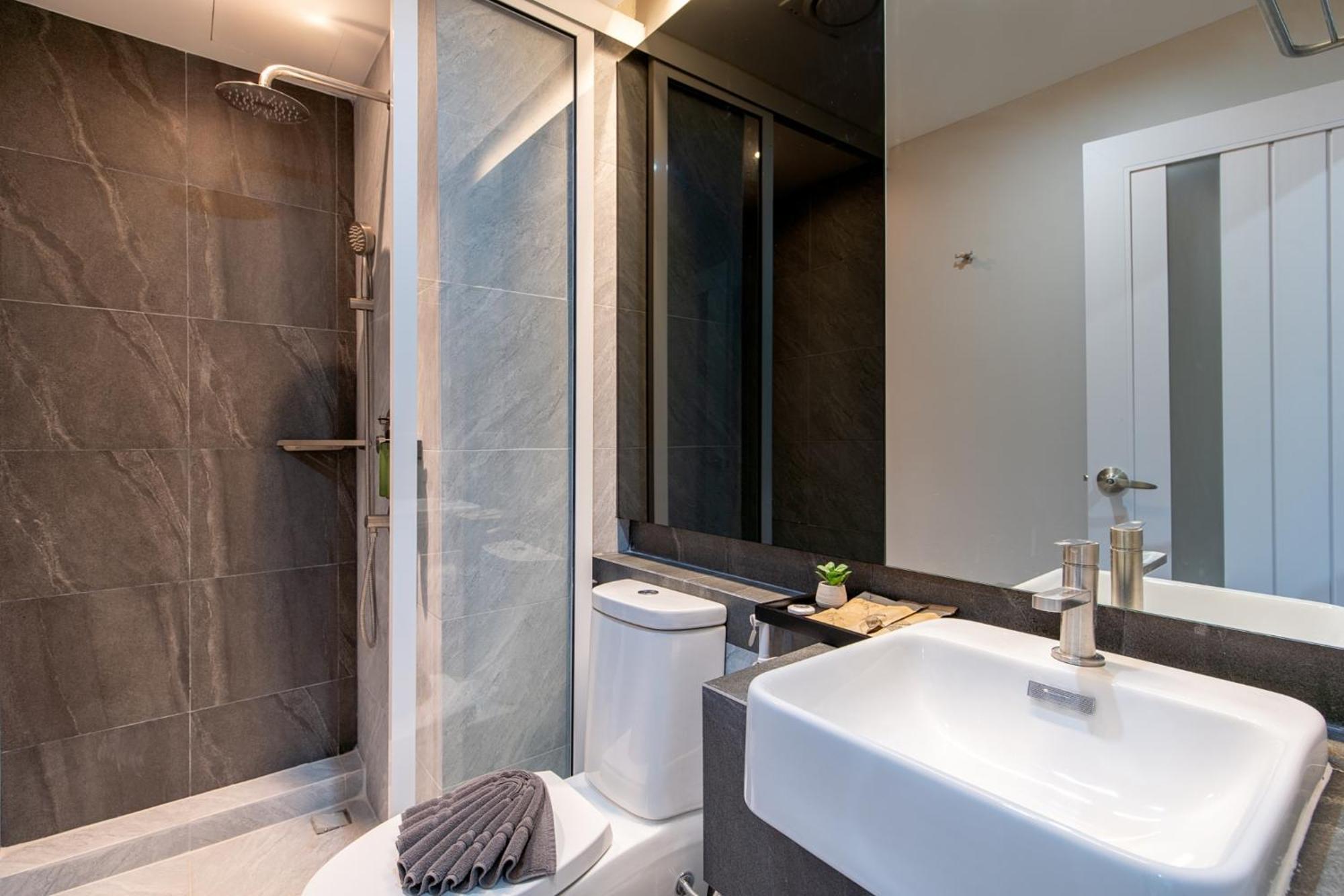 The Riski Hotel At Bangphlat Station Sha Bangkok Ngoại thất bức ảnh