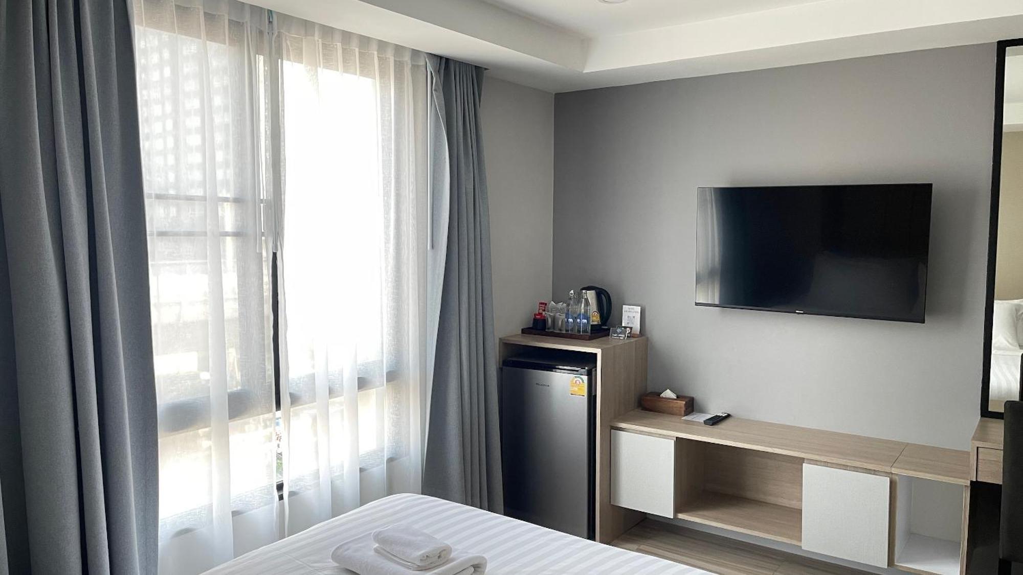The Riski Hotel At Bangphlat Station Sha Bangkok Phòng bức ảnh
